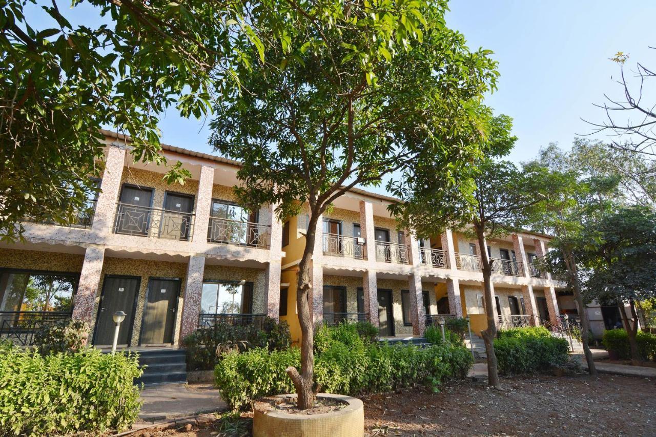 Atgaon Oyo Midway Park Resort מראה חיצוני תמונה